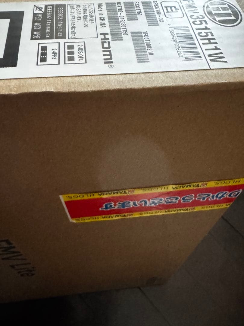 富士通　FMV Lite FMV3515H1W 8GB 256GB