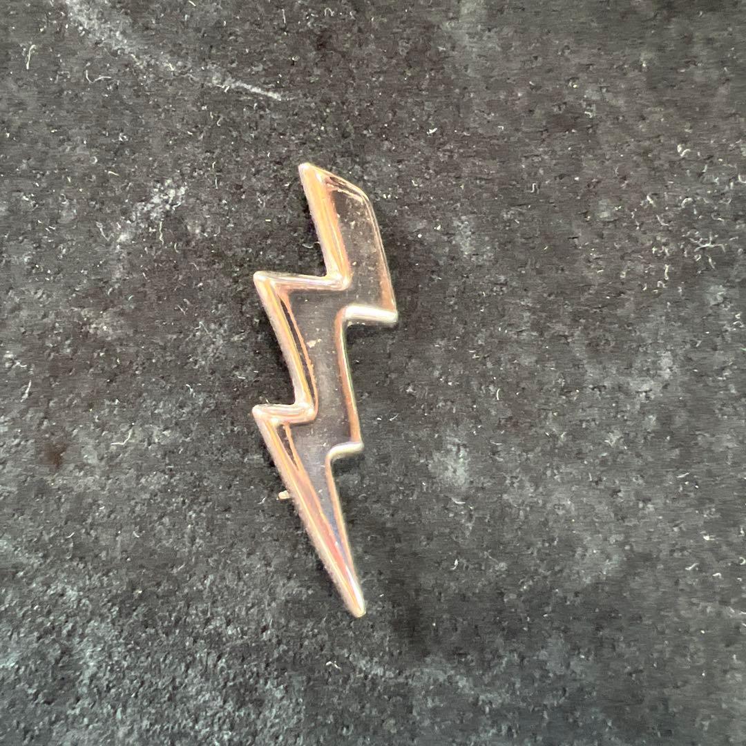 undercover稲妻型ピンバッジ