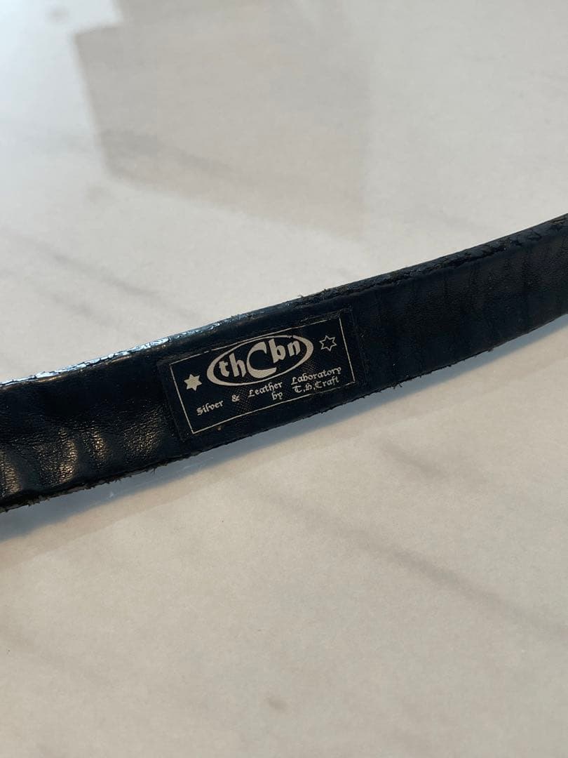 ThCbnピラミッドスタッズレザーウォレットチェーン