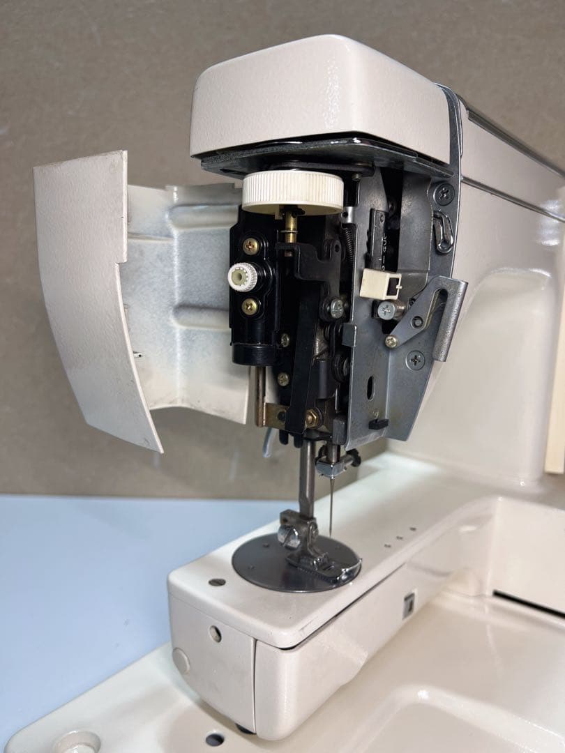 ジャノメ エクセル.フリーモーション刺繍もできるレトロミシン 815