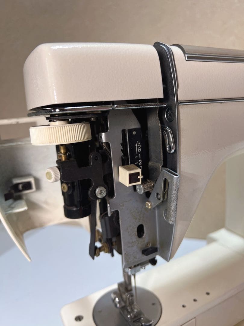 ジャノメ エクセル.フリーモーション刺繍もできるレトロミシン 815