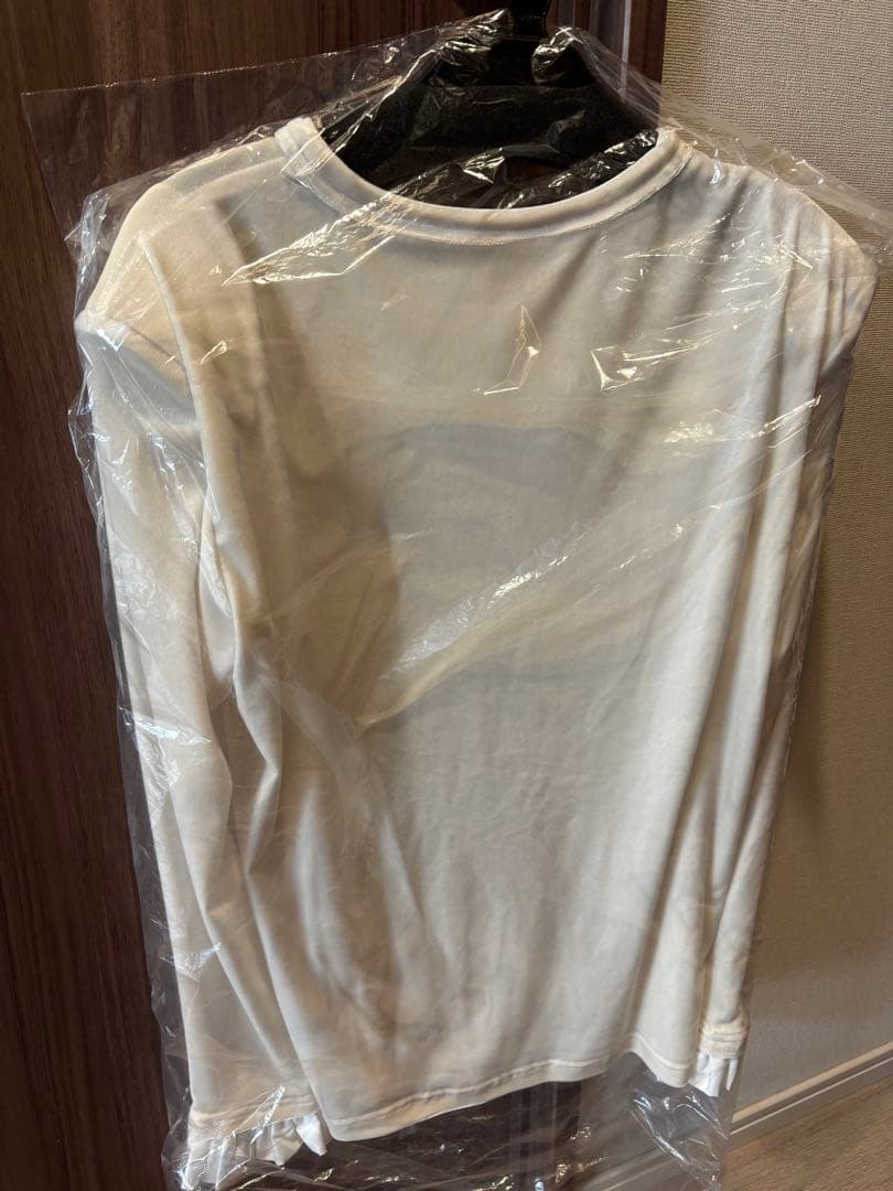 アンプレガント　フリル付きベロアロンT