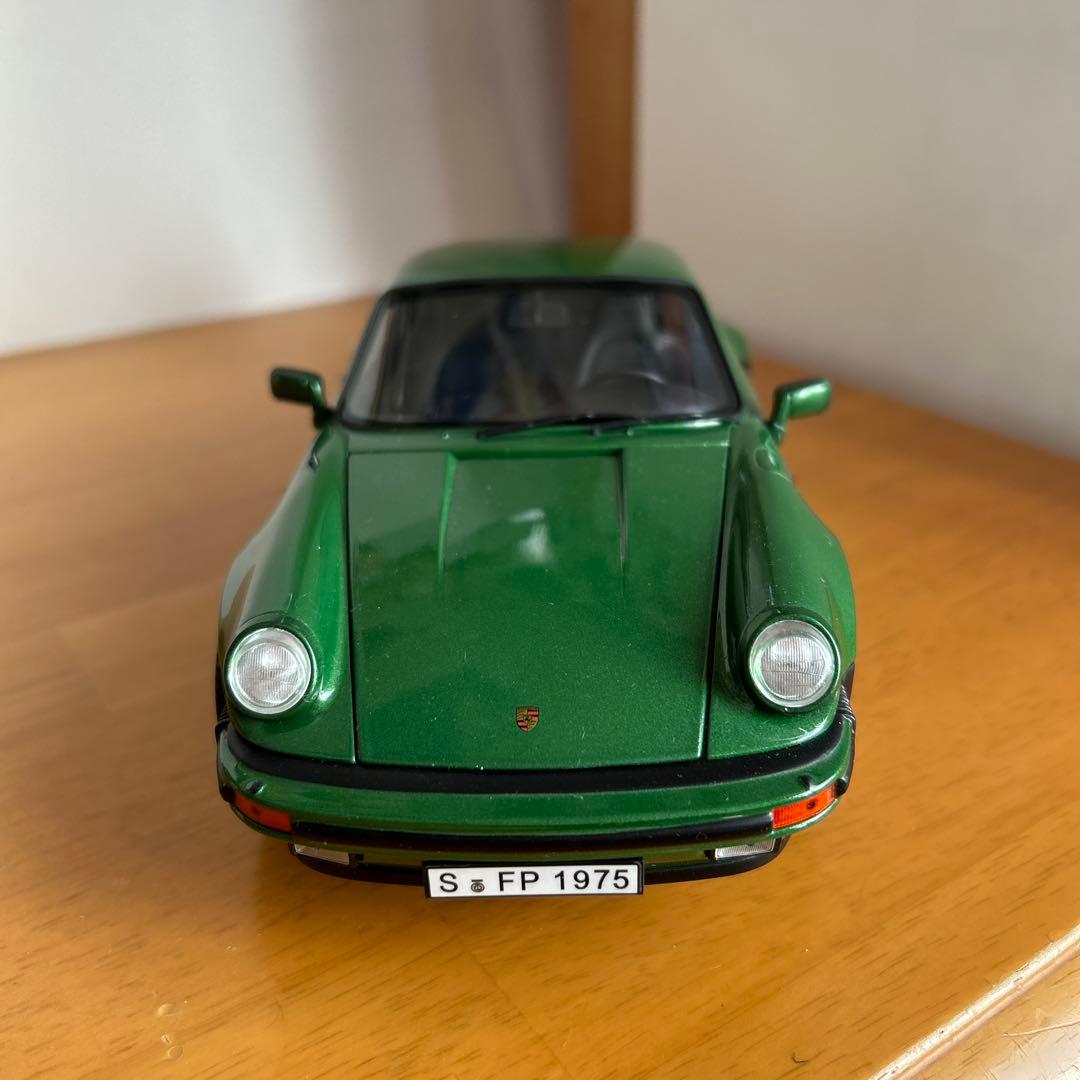 1/18ノレブ　ポルシェ911ダーボー