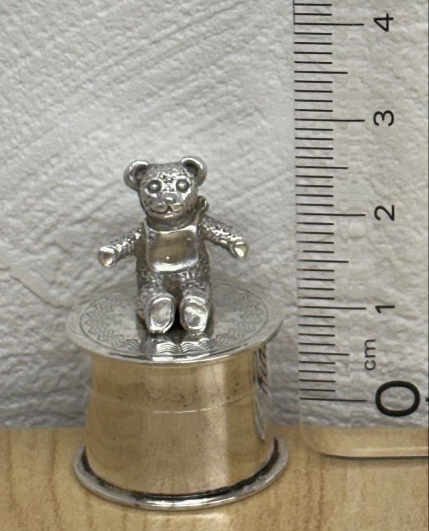 ティファニー シルバーの乳歯ケースです。