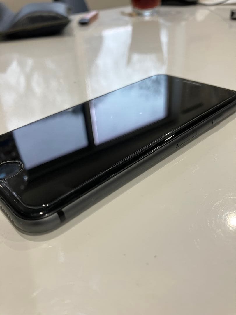 iPhone8 SIMロックなし バッテリー弱い 小傷