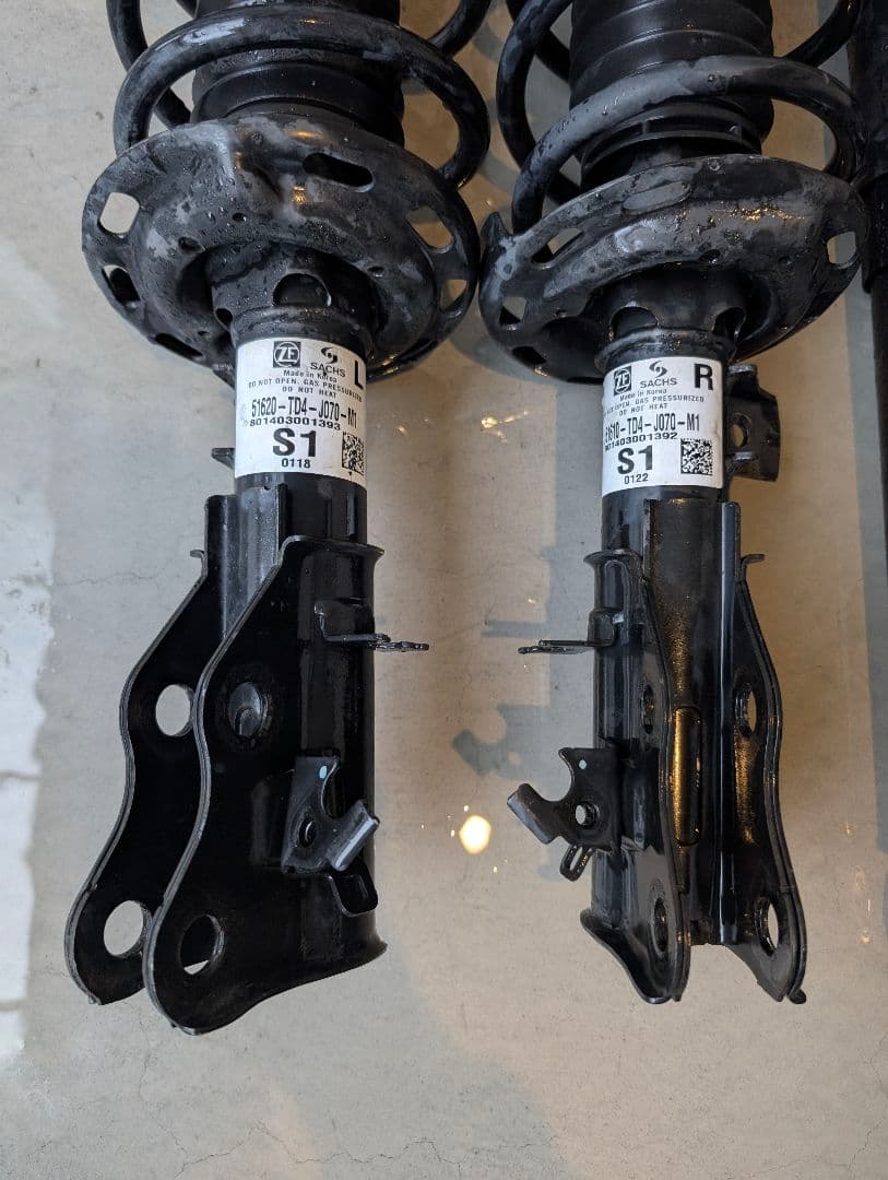 ホンダ シャトル 1.5ハイブリッドZ 後期型 純正サスペンションキット 1台分