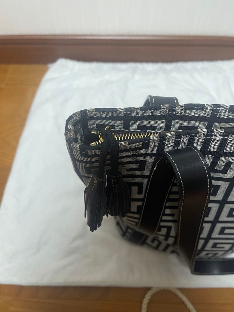 GIVENCHY ジバンシー ショルダーバッグ