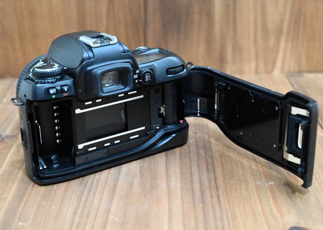 【夏休み特別お値引き！】Nikon F80D＋標準レンズ+ストラップ＋取説