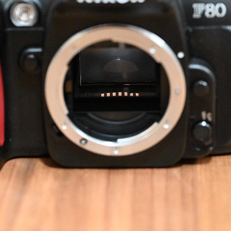 【夏休み特別お値引き！】Nikon F80D＋標準レンズ+ストラップ＋取説