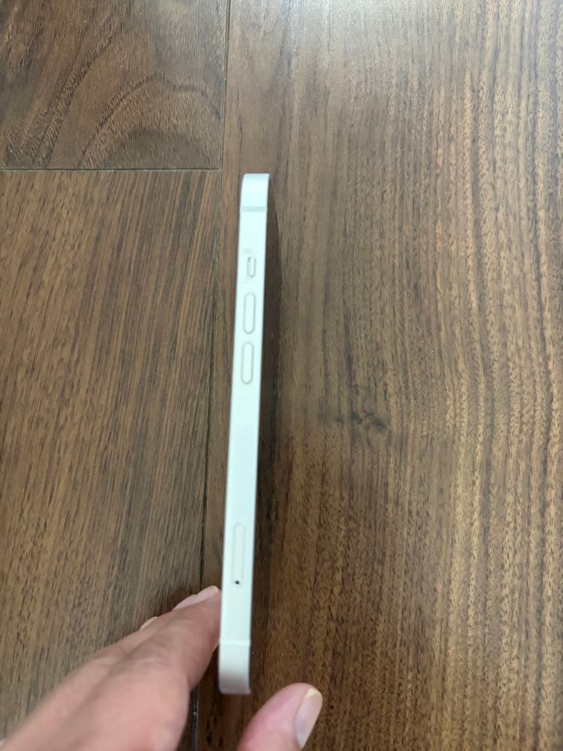 Apple iPhone 13 スターライト 本体