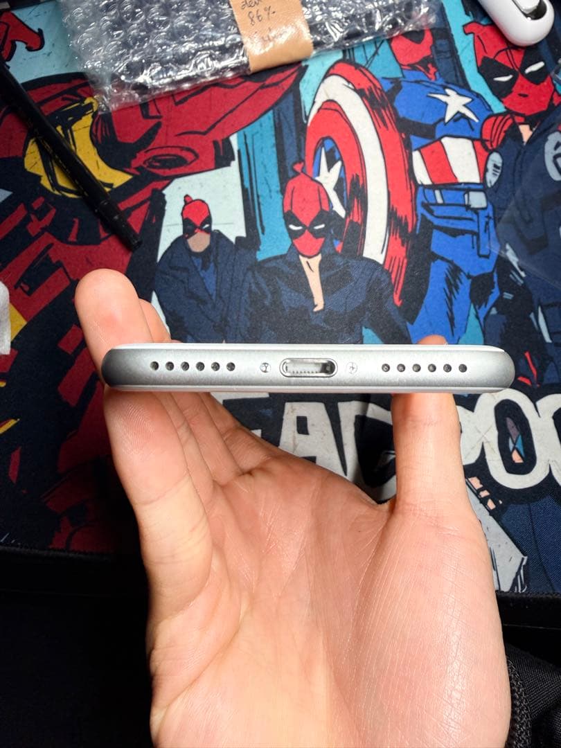 iPhone 8 ホワイト64GB simロックなし 電池95％