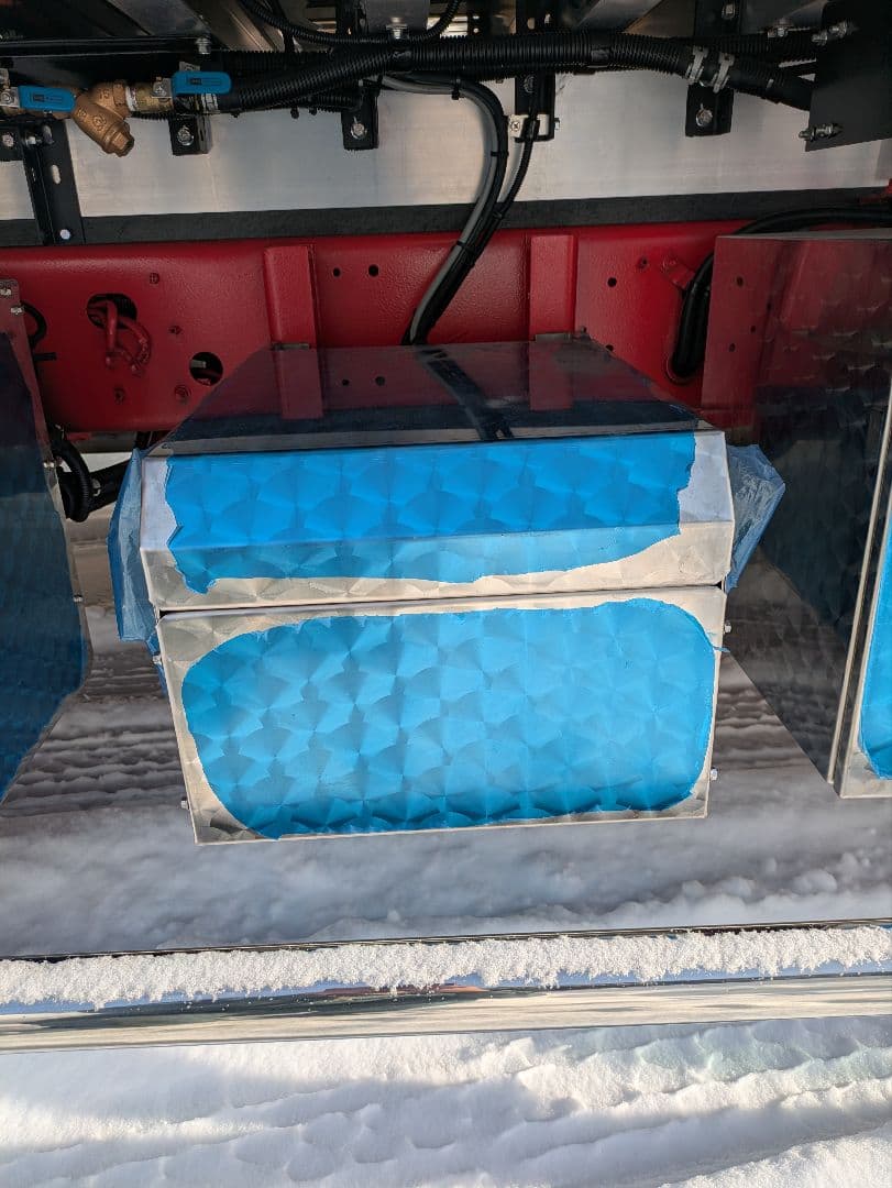 トラックバッテリーケース　ウロコステンレス　デコトラ