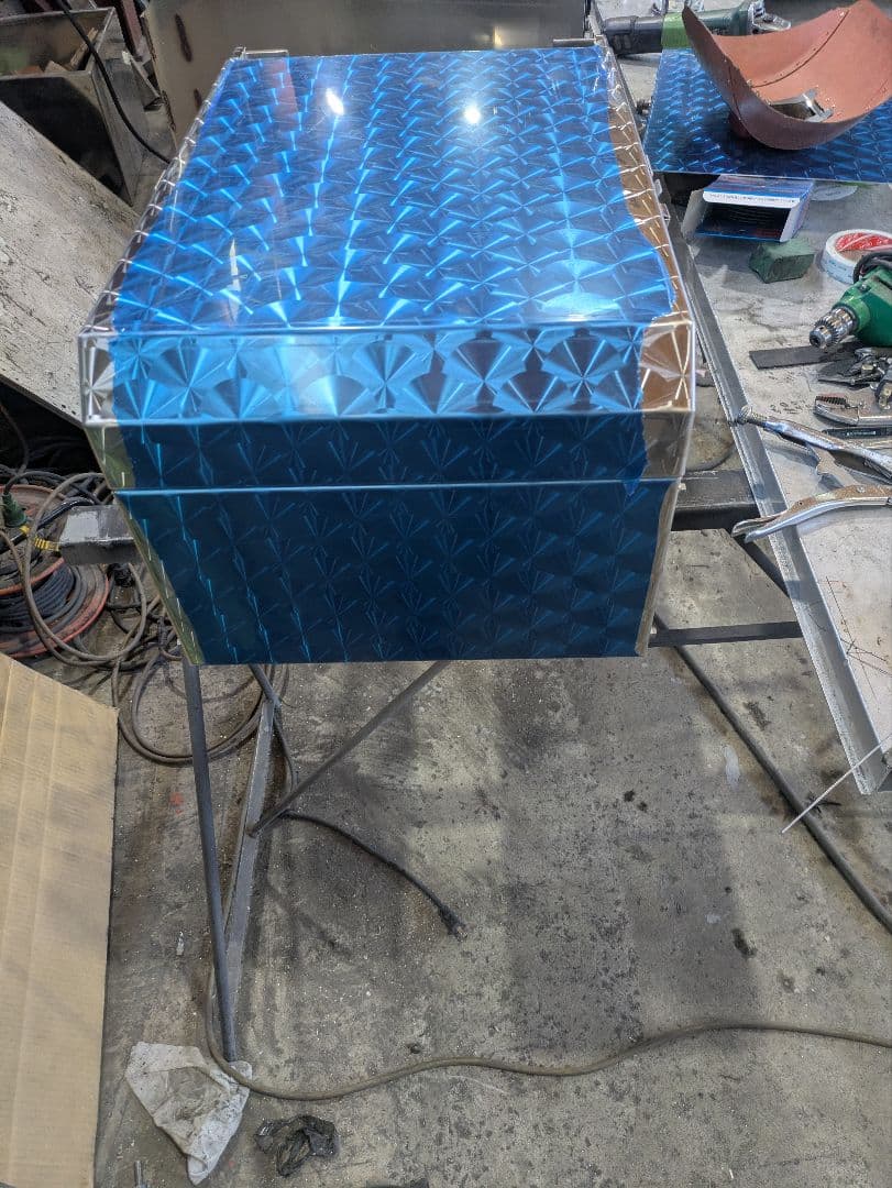 トラックバッテリーケース　ウロコステンレス　デコトラ