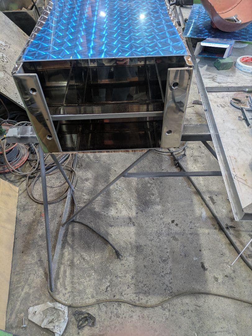 トラックバッテリーケース　ウロコステンレス　デコトラ