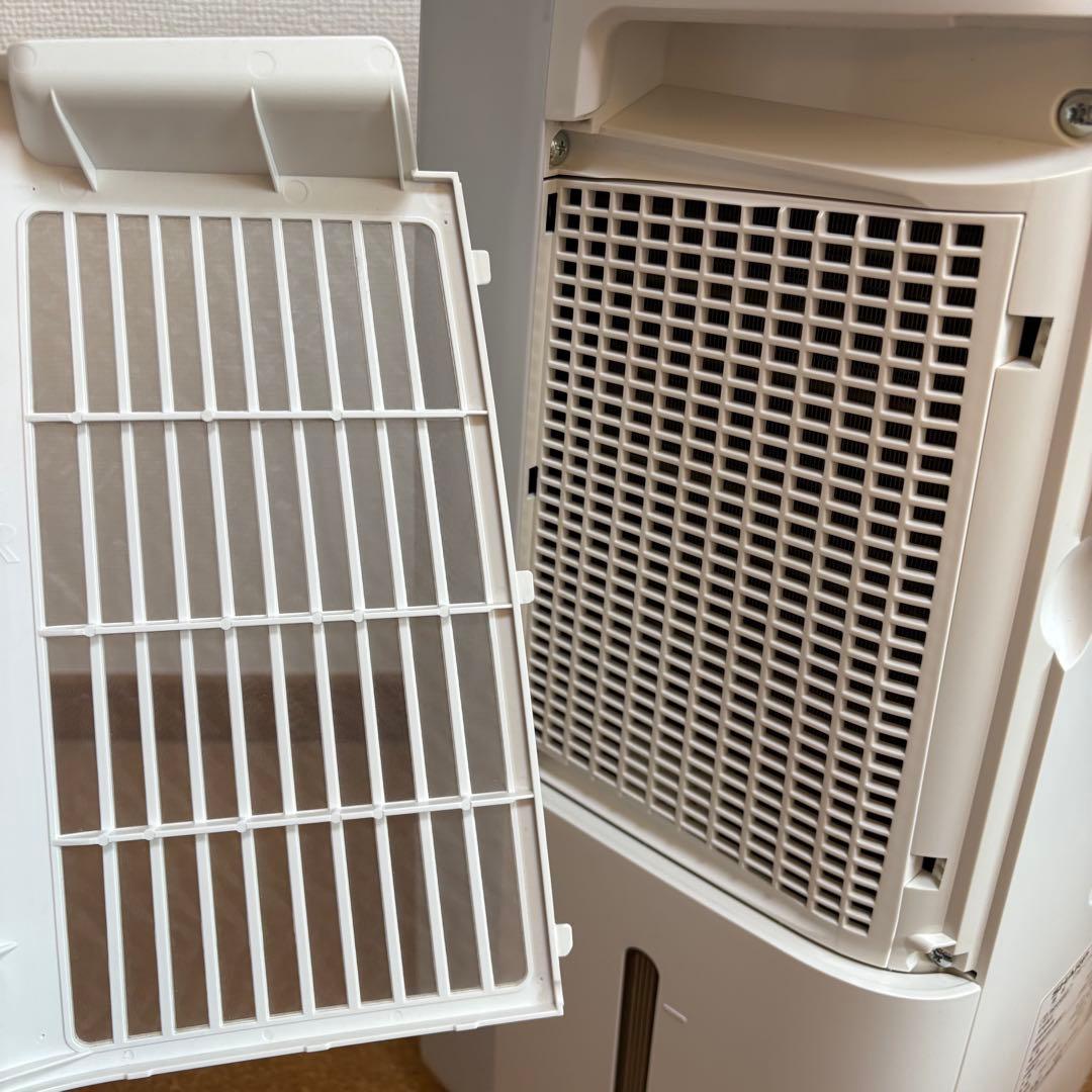 【良品】シャープ 衣類乾燥除湿機 CM-J100-W プラズマクラスター2019