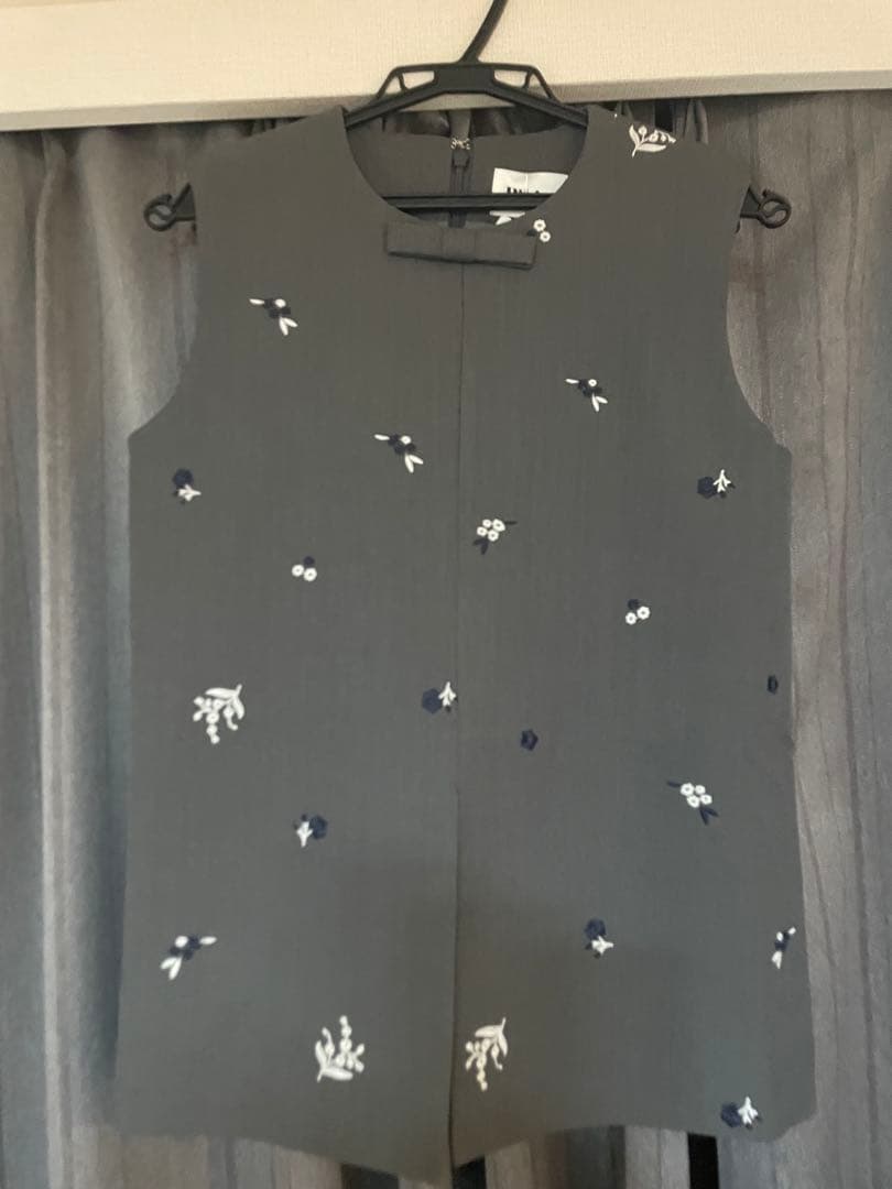 bibiy AIMEE BIJOU TOP グレー刺繍ノースリーブ