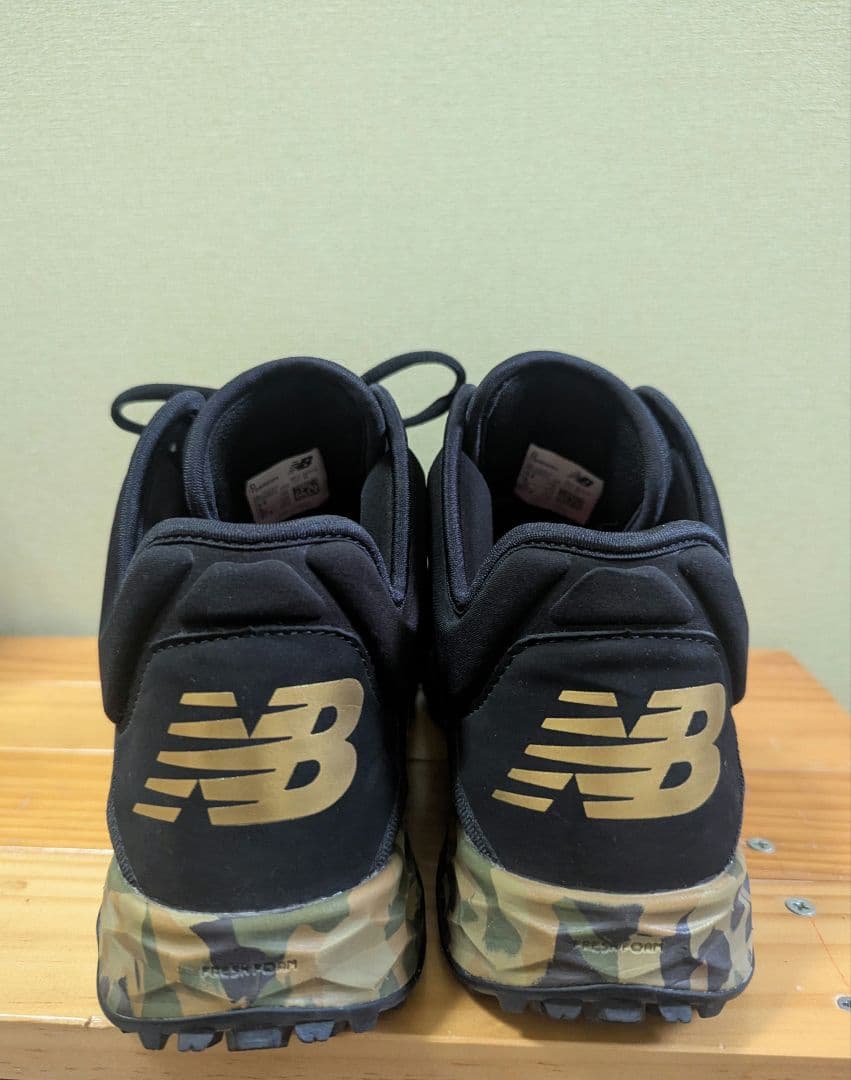 New Balance ブラック/ゴールド ハイカットシューズ