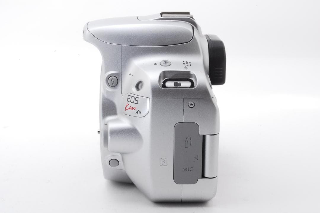 Canon Kiss X9 シルバー Wi-Fi搭載 レンズセット 三脚付