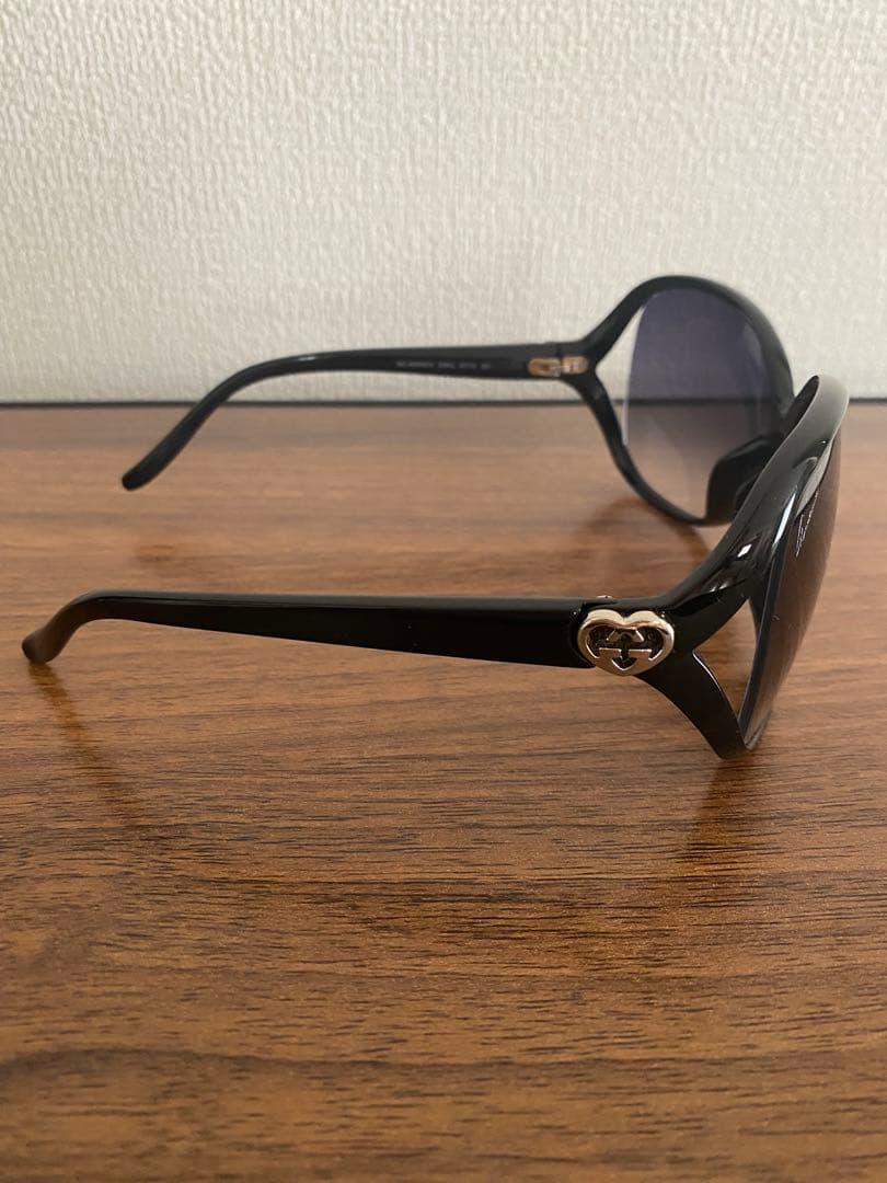 MONOTONE！GUCCI サングラスハートレディース黒ケース付き度なし