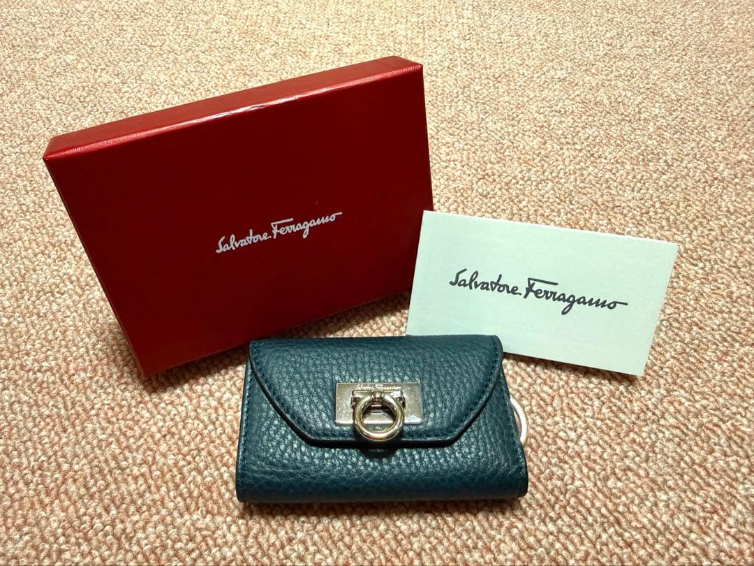 【新品未使用】サルヴァトーレフェラガモ キーケース 6連 レザー キーリング箱付