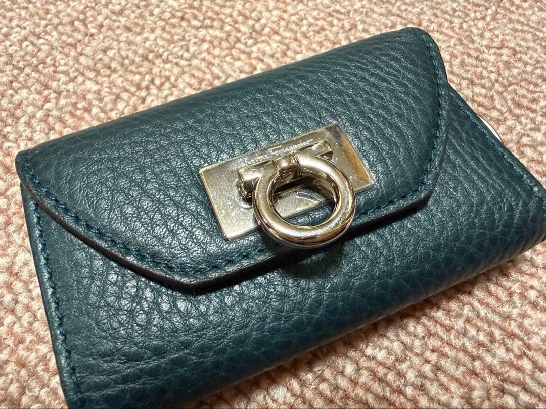 【新品未使用】サルヴァトーレフェラガモ キーケース 6連 レザー キーリング箱付