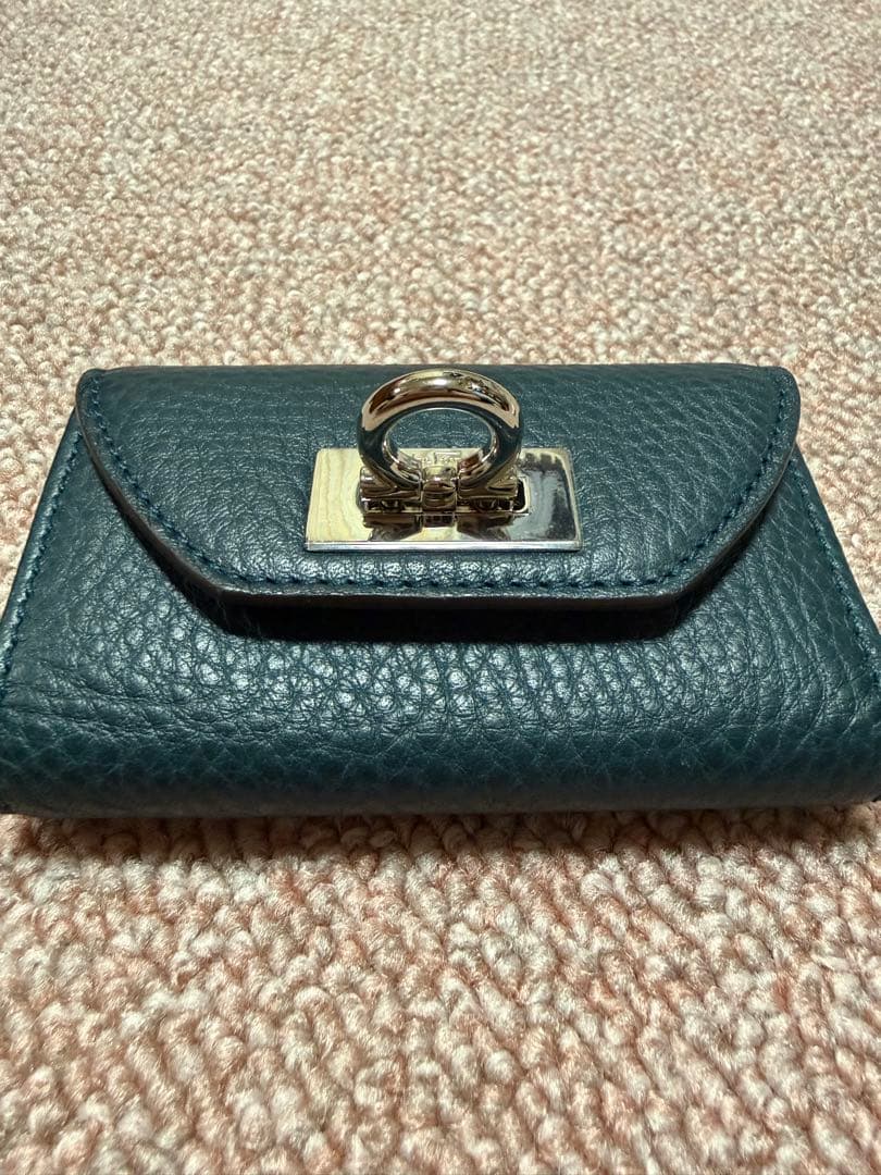 【新品未使用】サルヴァトーレフェラガモ キーケース 6連 レザー キーリング箱付