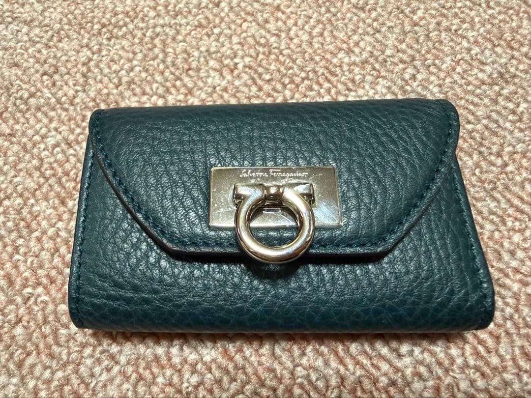 【新品未使用】サルヴァトーレフェラガモ キーケース 6連 レザー キーリング箱付