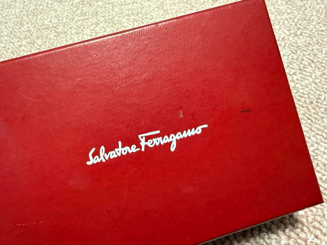 【新品未使用】サルヴァトーレフェラガモ キーケース 6連 レザー キーリング箱付