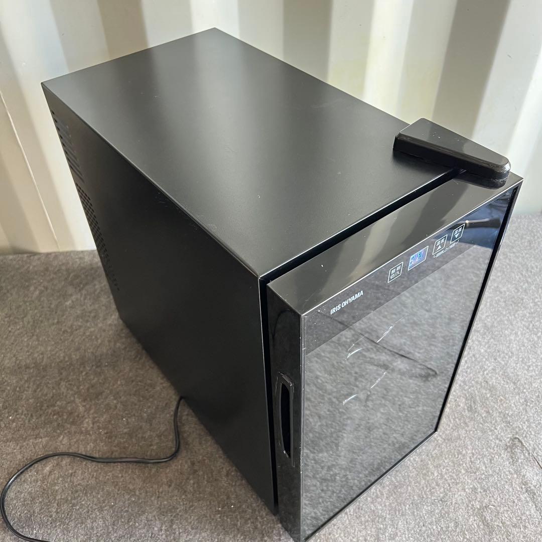 B26美品✨　ワインセラー　アイリスオーヤマ　ブラック　PWC-251P