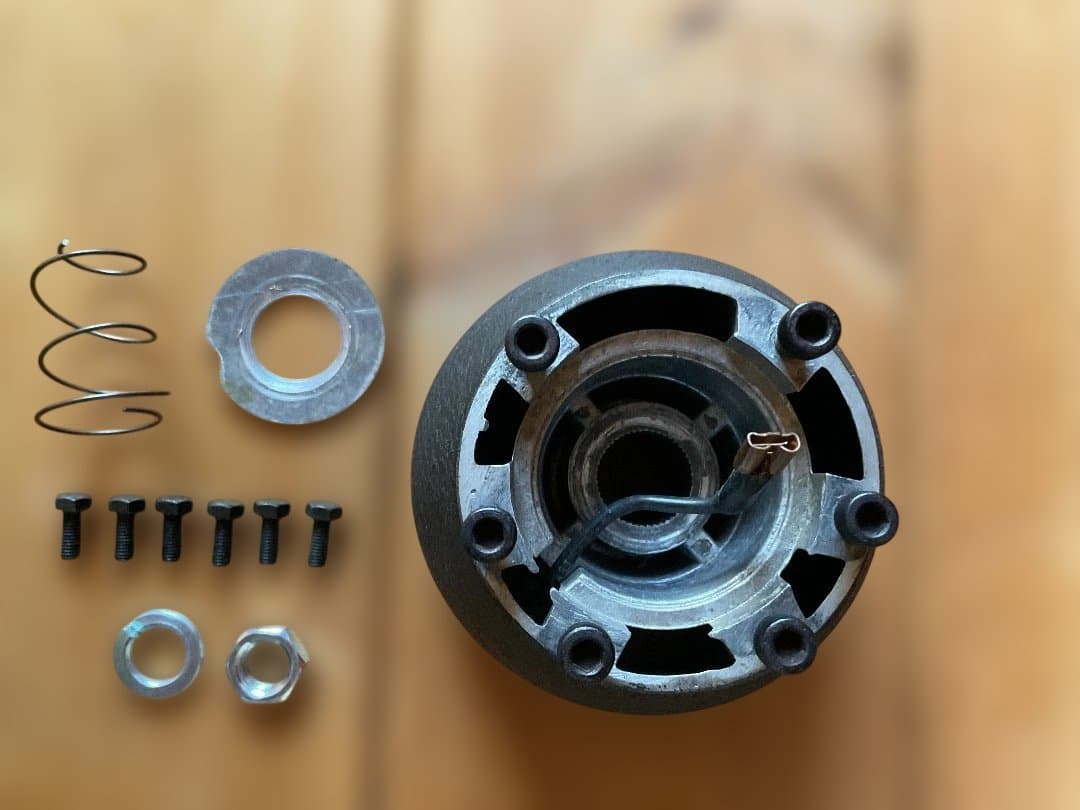 クラシックミニ用ボス付きHelleboreステアリング３３パイ