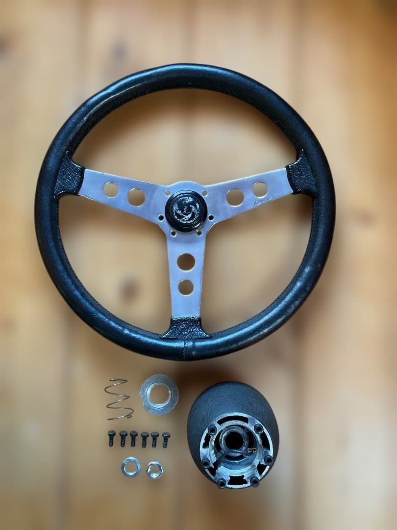 クラシックミニ用ボス付きHelleboreステアリング３３パイ