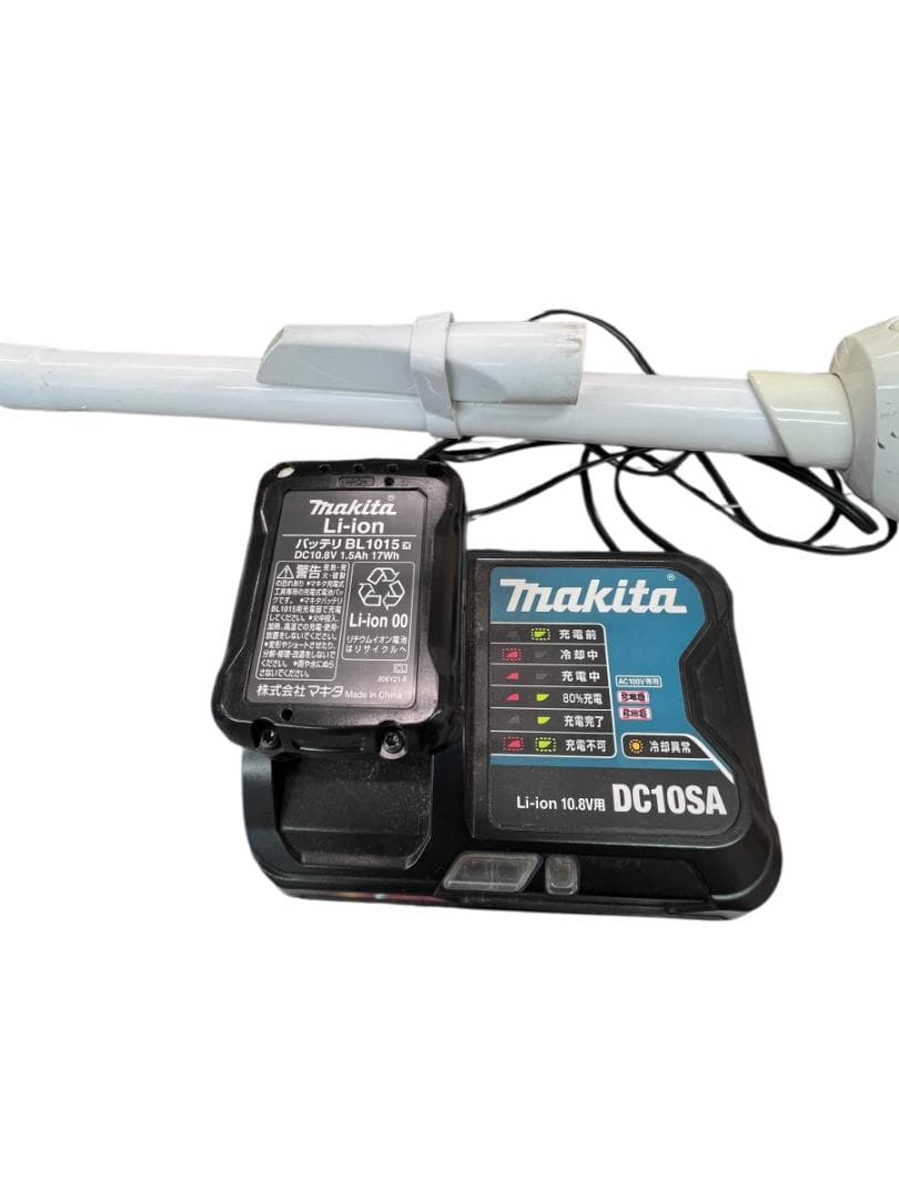 【Makita コードレスクリーナー 充電器・バッテリー付き】