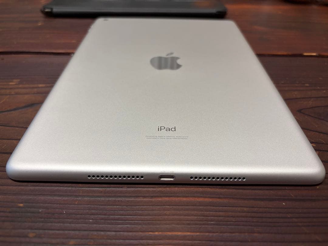 10.2インチ A2270 (第８世代) Wi-Fiモデル 32GB シルバー