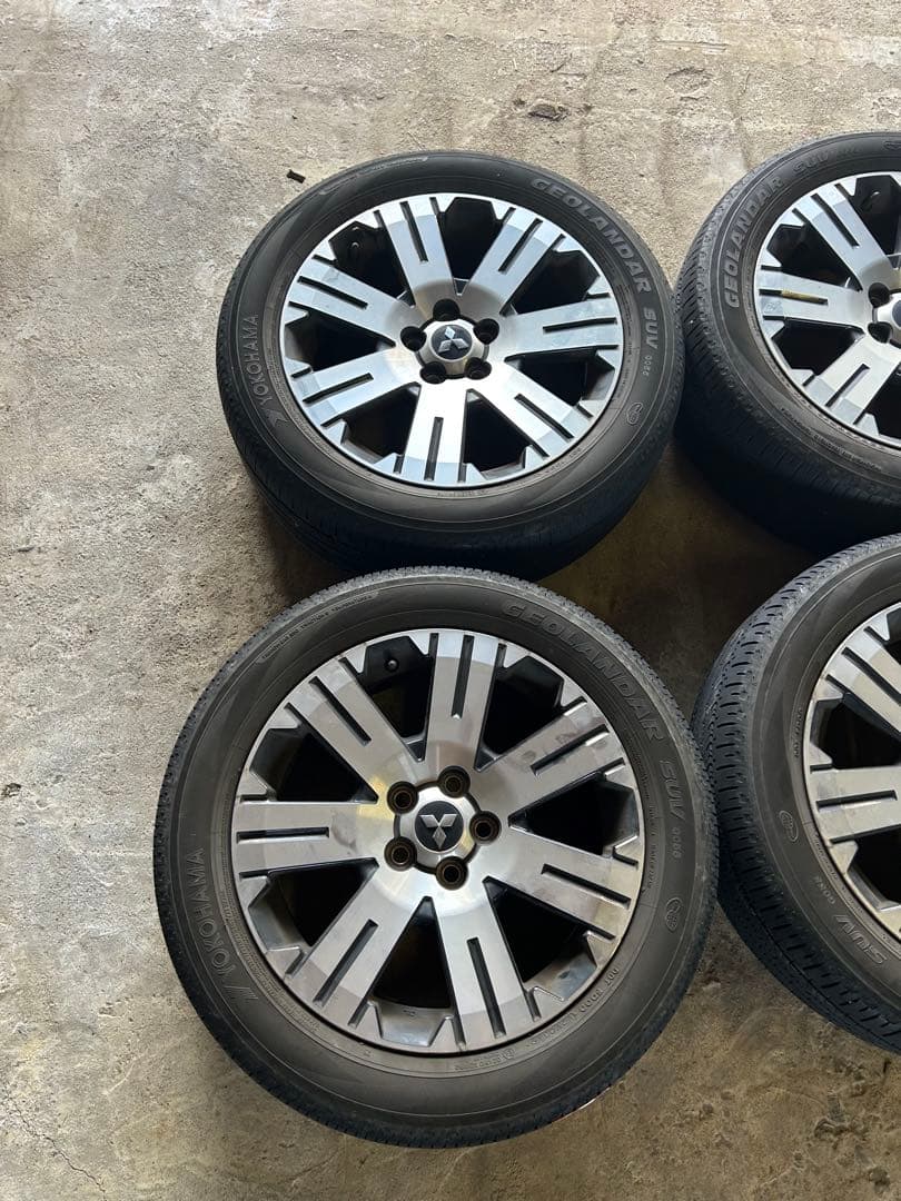 極悪協和　ページ　デリカD5 純正ホイール　18インチ　ナット付き　三菱