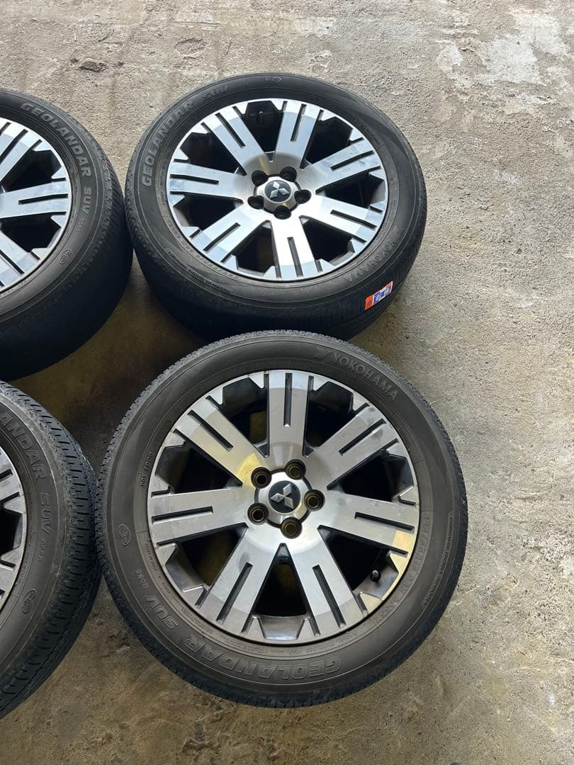 極悪協和　ページ　デリカD5 純正ホイール　18インチ　ナット付き　三菱