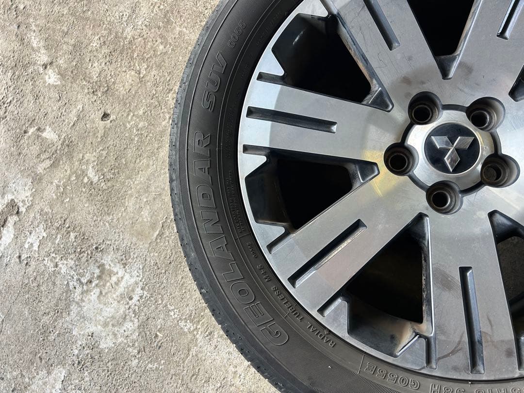 極悪協和　ページ　デリカD5 純正ホイール　18インチ　ナット付き　三菱