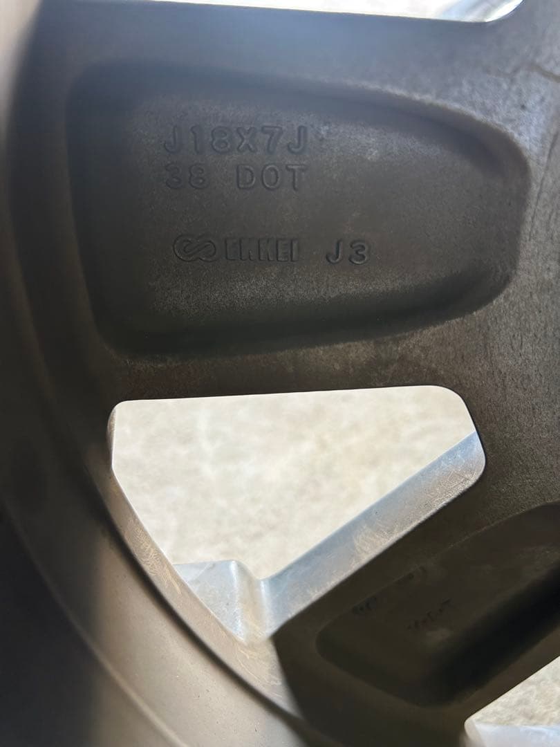 極悪協和　ページ　デリカD5 純正ホイール　18インチ　ナット付き　三菱