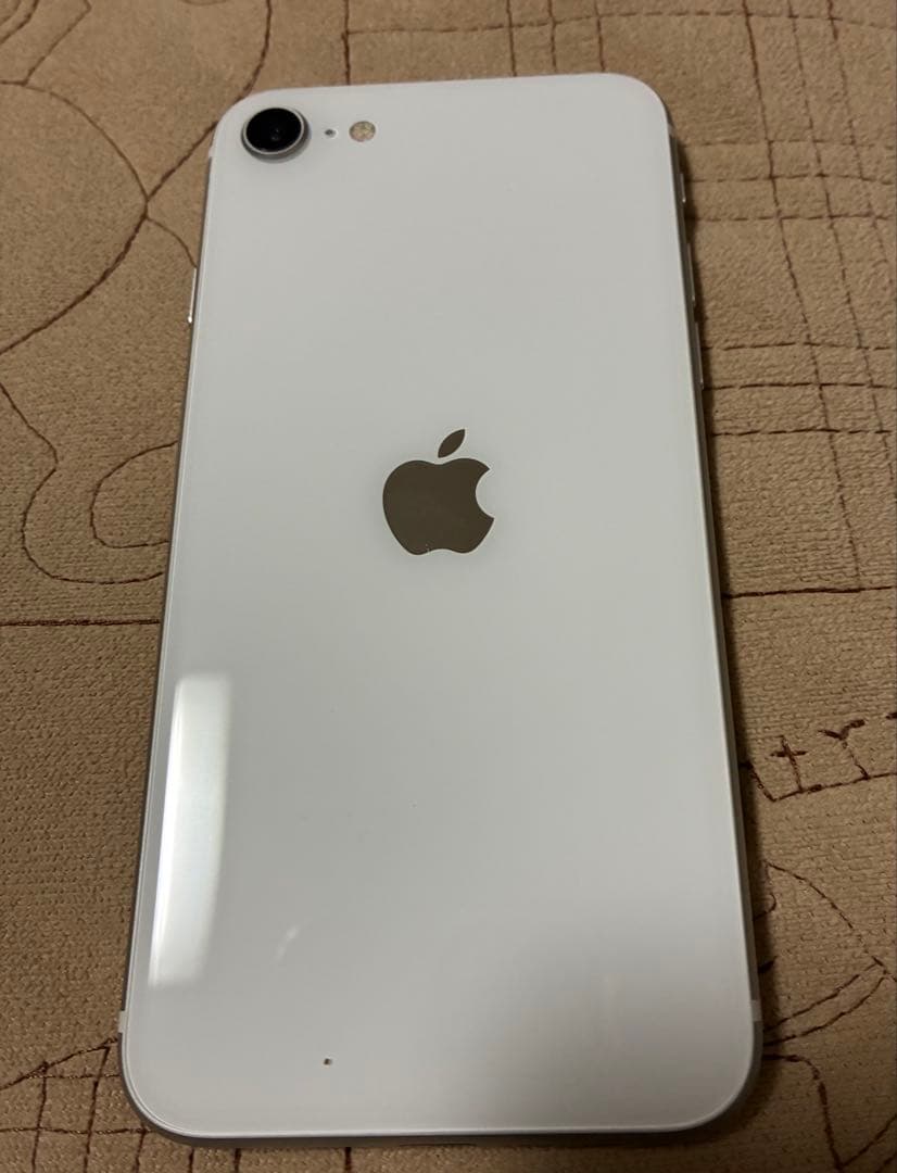 Apple iPhone SE (第2世代) ホワイト 本体とケーブル