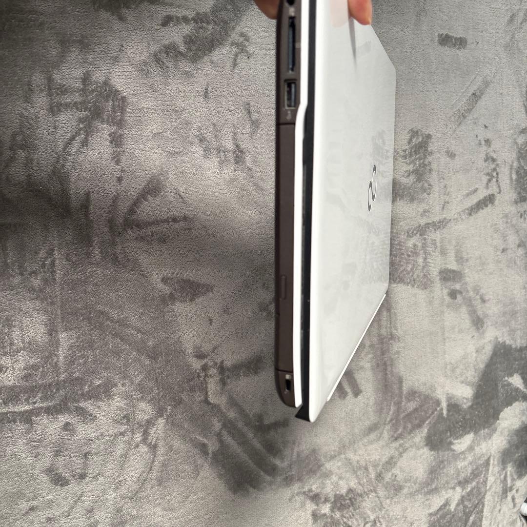 富士通 Lifebook FMVA480HW 2024 15.6インチ