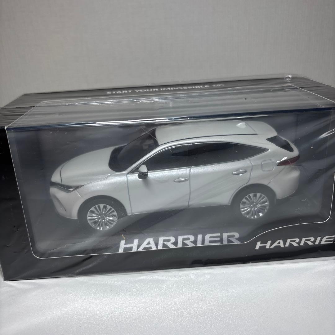 正規品販売中 ハリアーミニカー　ホワイトパール　新品未開封透明ケース入り