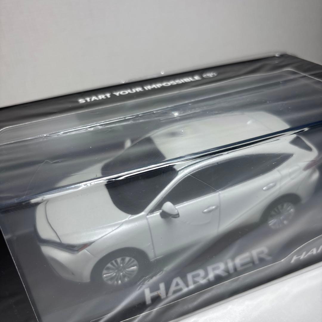 正規品販売中 ハリアーミニカー　ホワイトパール　新品未開封透明ケース入り