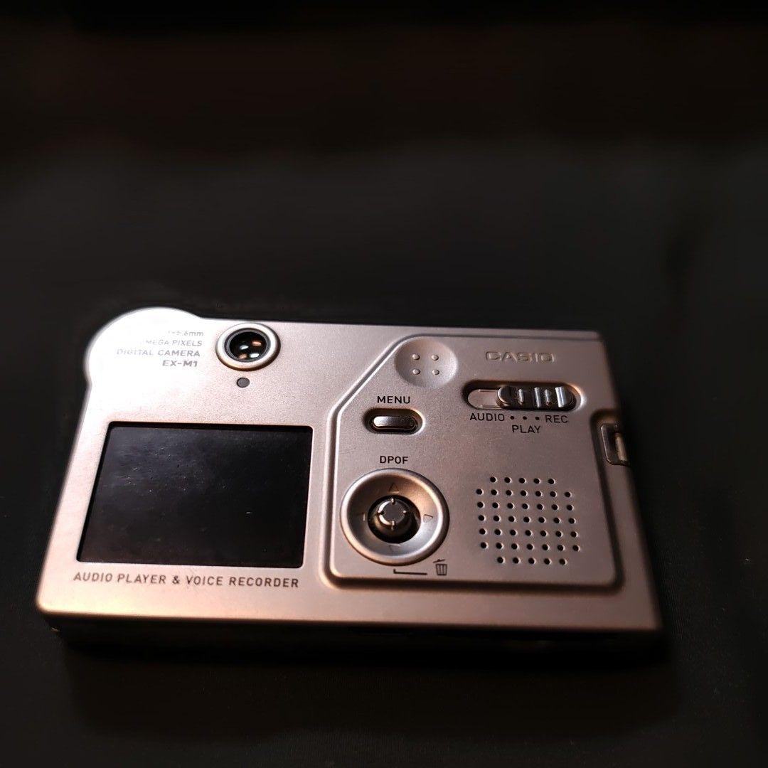 CASIO EXILIM EX-M1 ウェアラブルカードカメラ