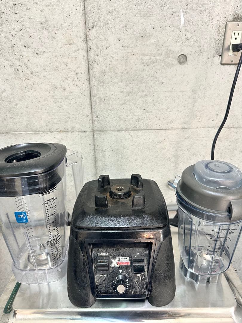 Xtreme ミキサー 2リットル 容器付き　蓋なし