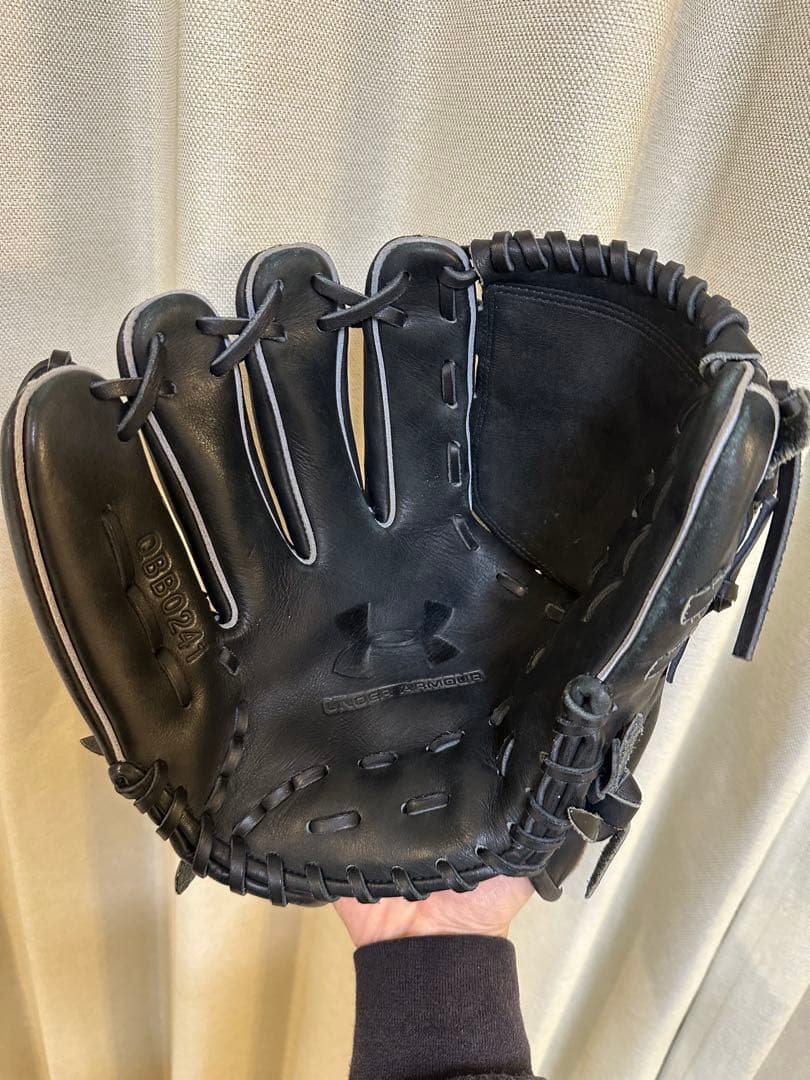 ア*ン様 【即戦力】Under Armour 軟式グローブ 黒　投手用　左投げ