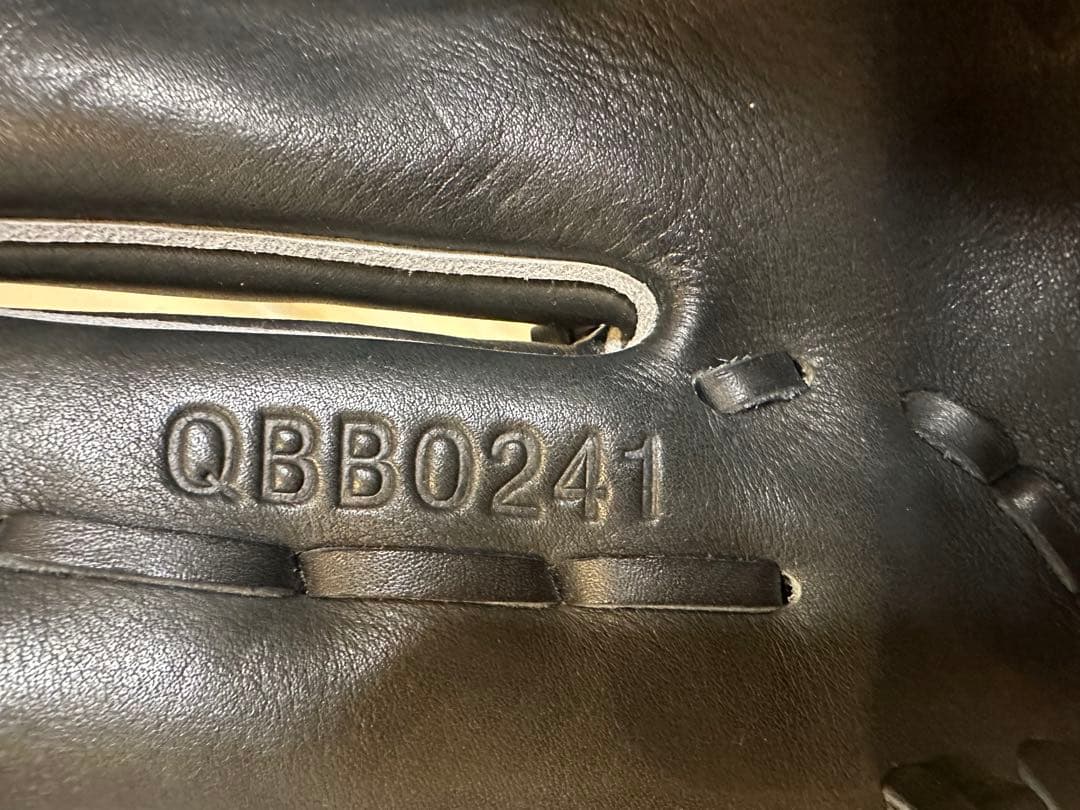 ア*ン様 【即戦力】Under Armour 軟式グローブ 黒　投手用　左投げ