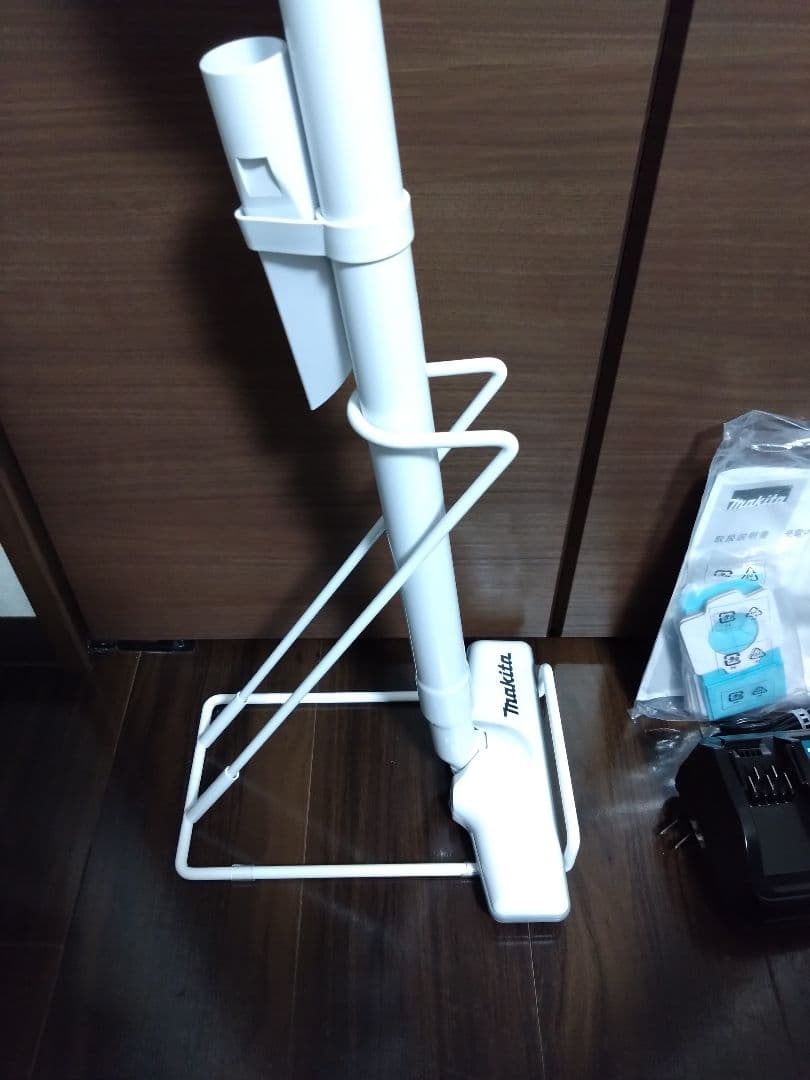 マキタ コードレススティッククリーナー スタンド付き CL107FDSHW