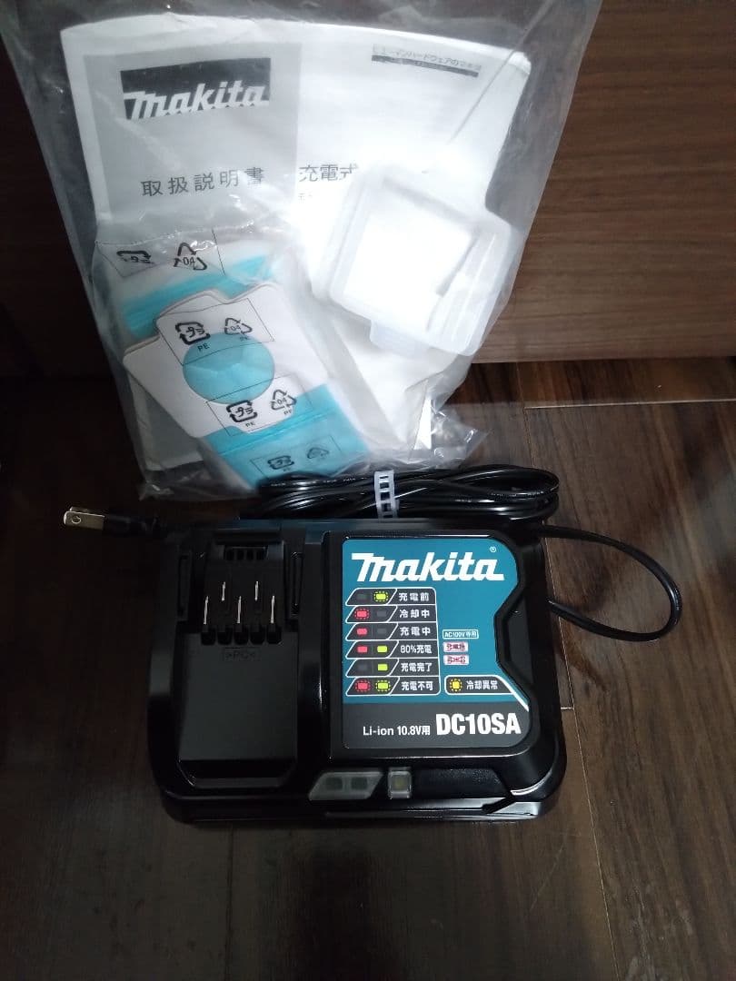 マキタ コードレススティッククリーナー スタンド付き CL107FDSHW