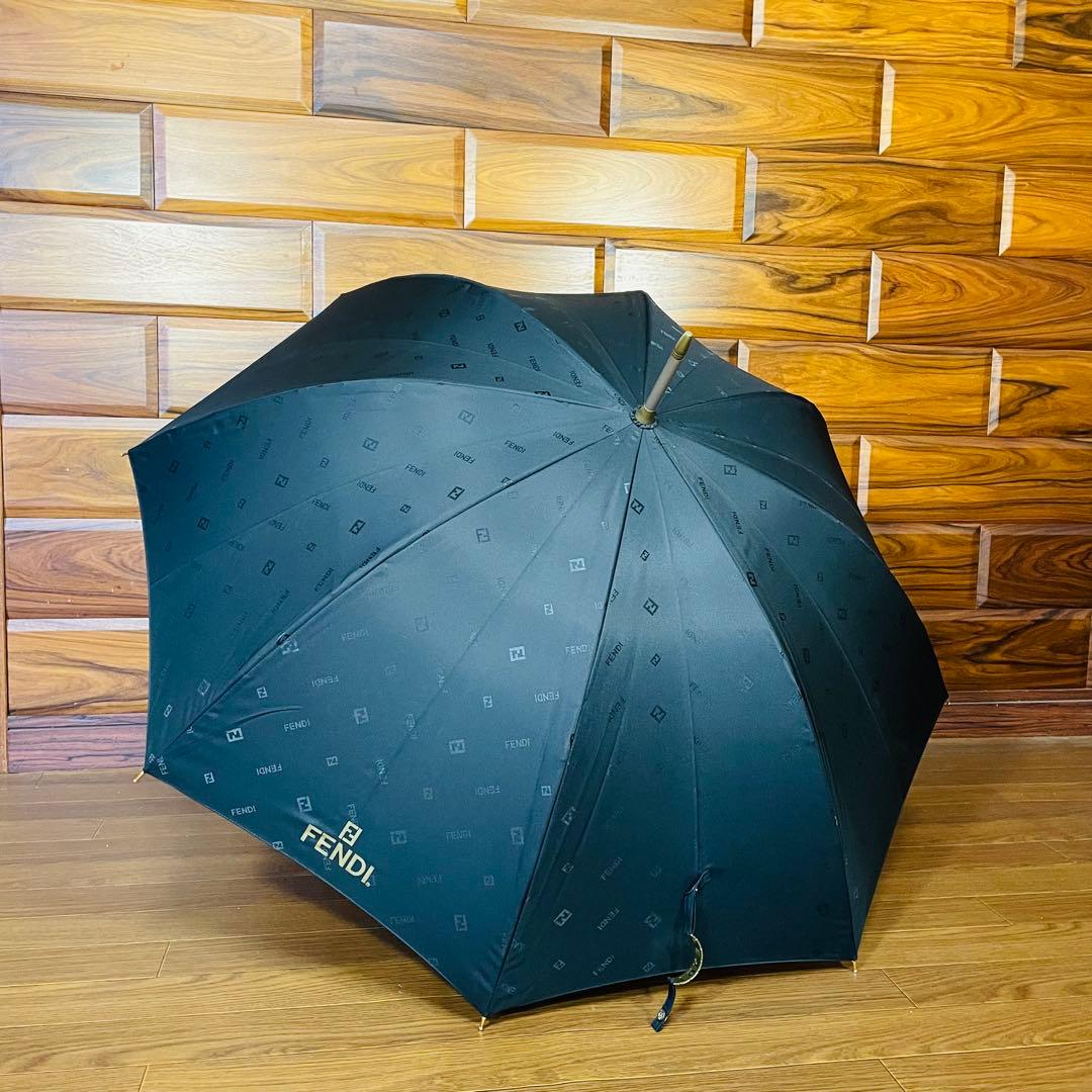 新品未使用 FENDI フェンディ ズッカ柄 傘 手開き式 黒 ブラック 長傘
