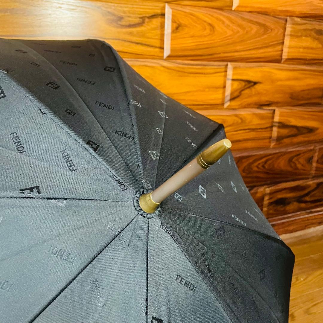 新品未使用 FENDI フェンディ ズッカ柄 傘 手開き式 黒 ブラック 長傘