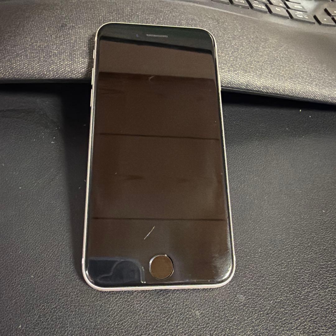 Apple iPhone SE 第3世代 ホワイト 64GB 本体　ケース付き